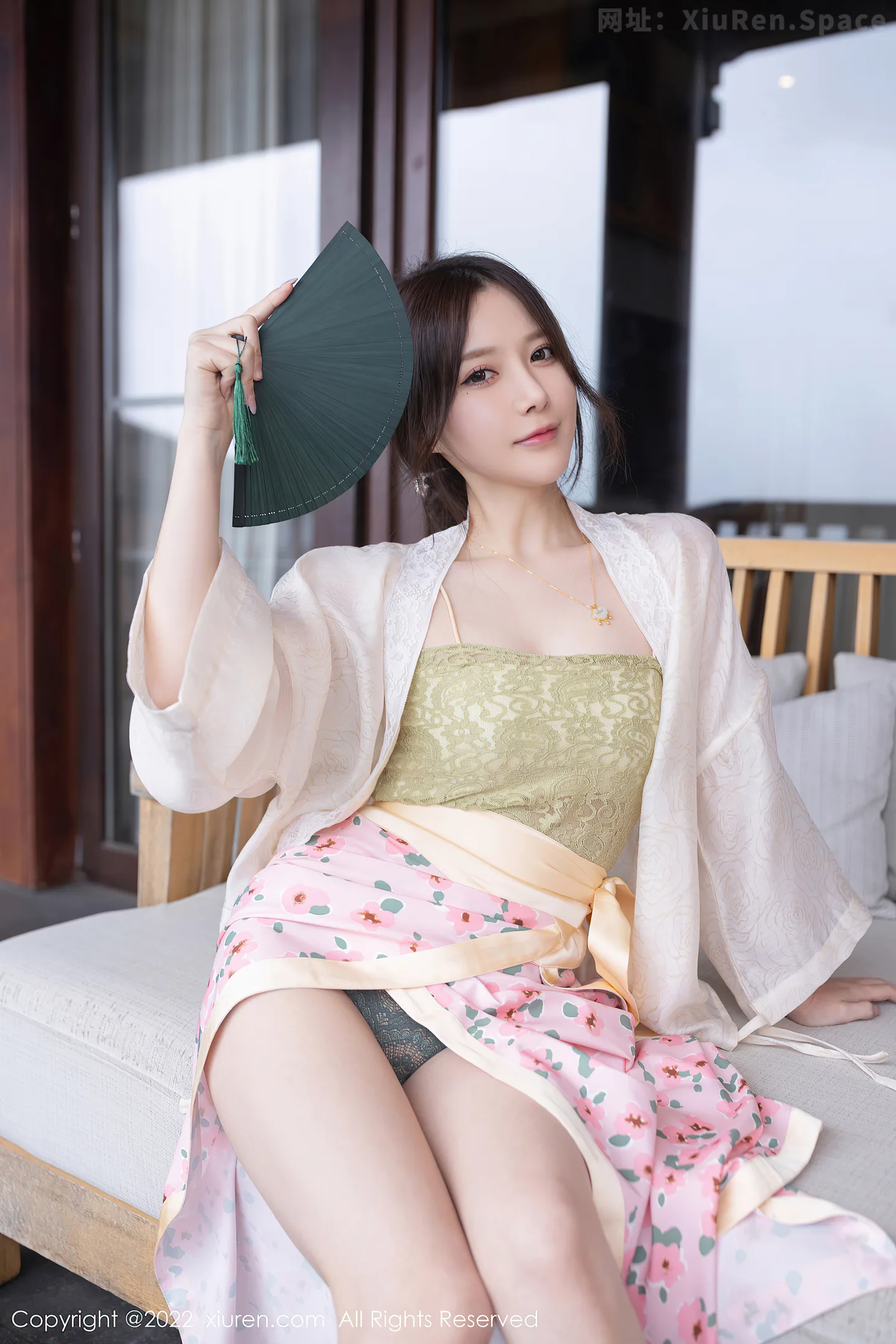 图片[2]-[XiuRen秀人网] VOL.5130 模特鱼子酱Fish云南旅拍私房浅色古装服饰秀曼妙身材诱惑写真78P-秀人网官方网站